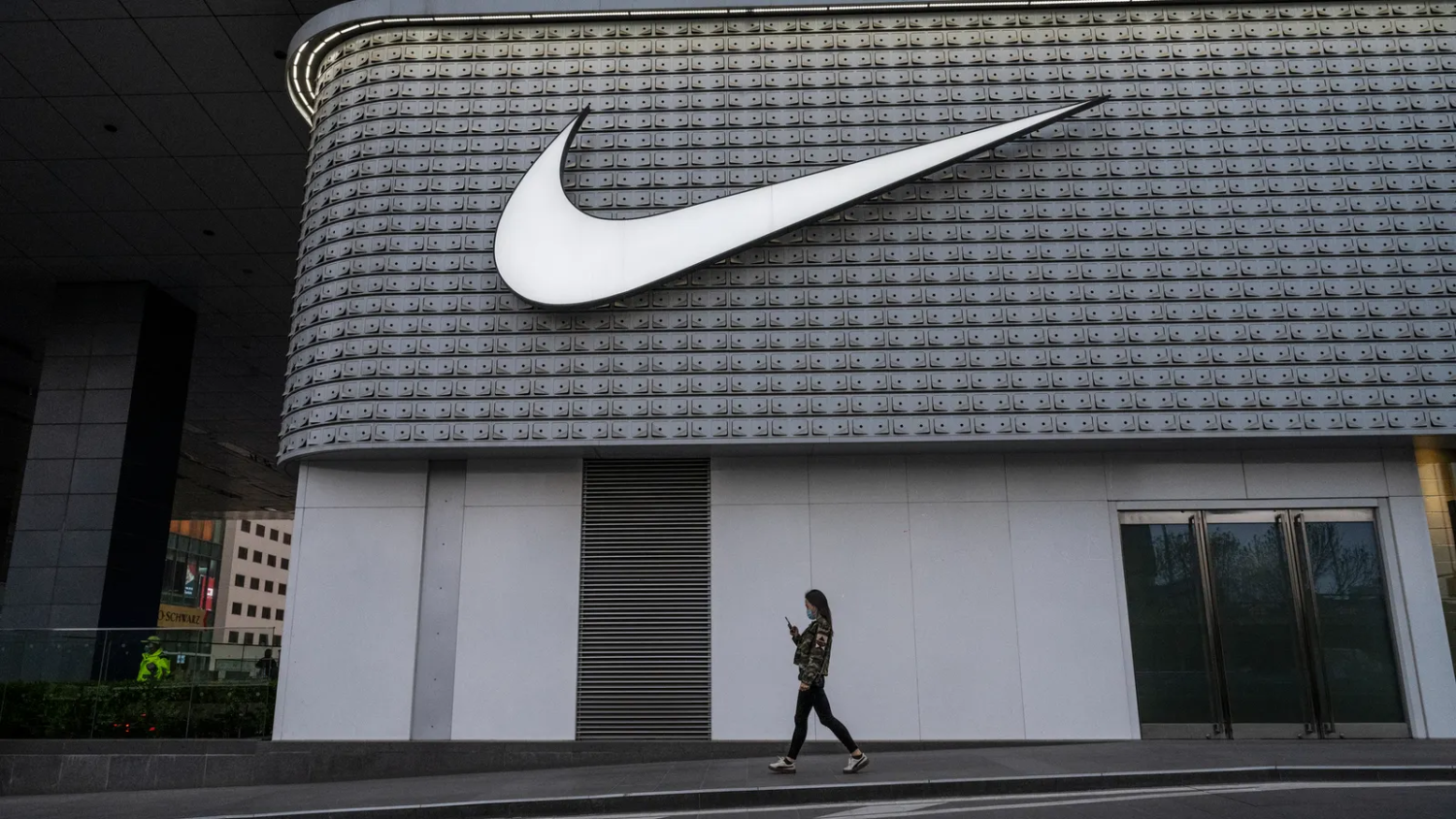 As revenue falls 10%, Nike preps for $1B tariff hit